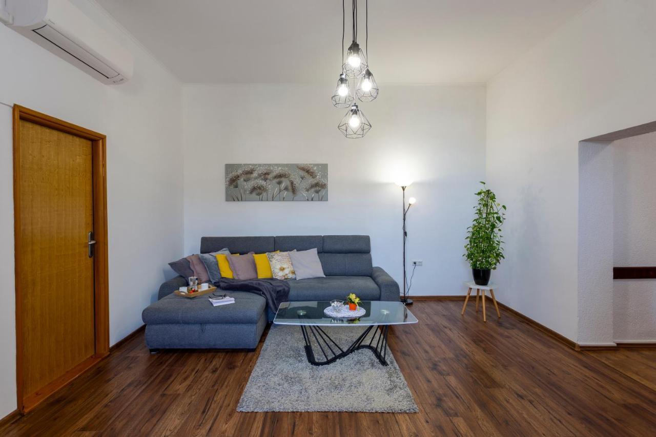 Apartman Lema Pula Exterior photo